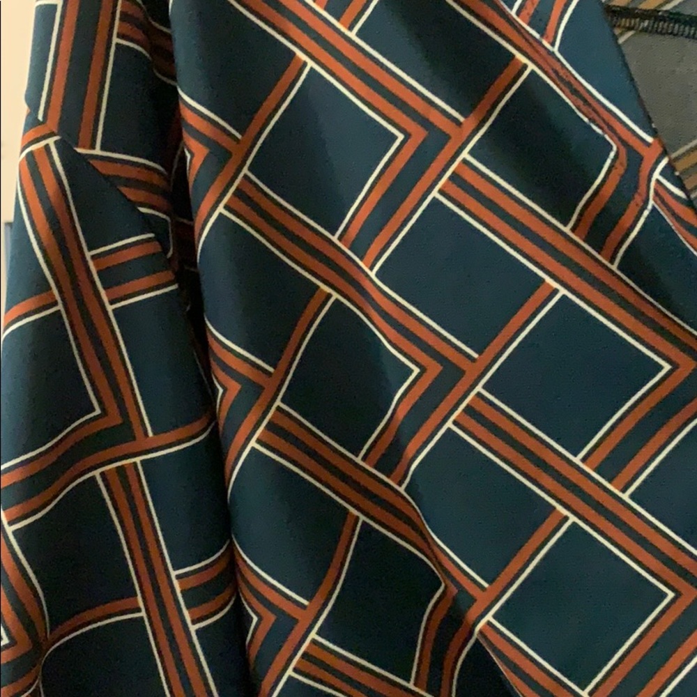Trendy patterned top! - Picture 3 of 6